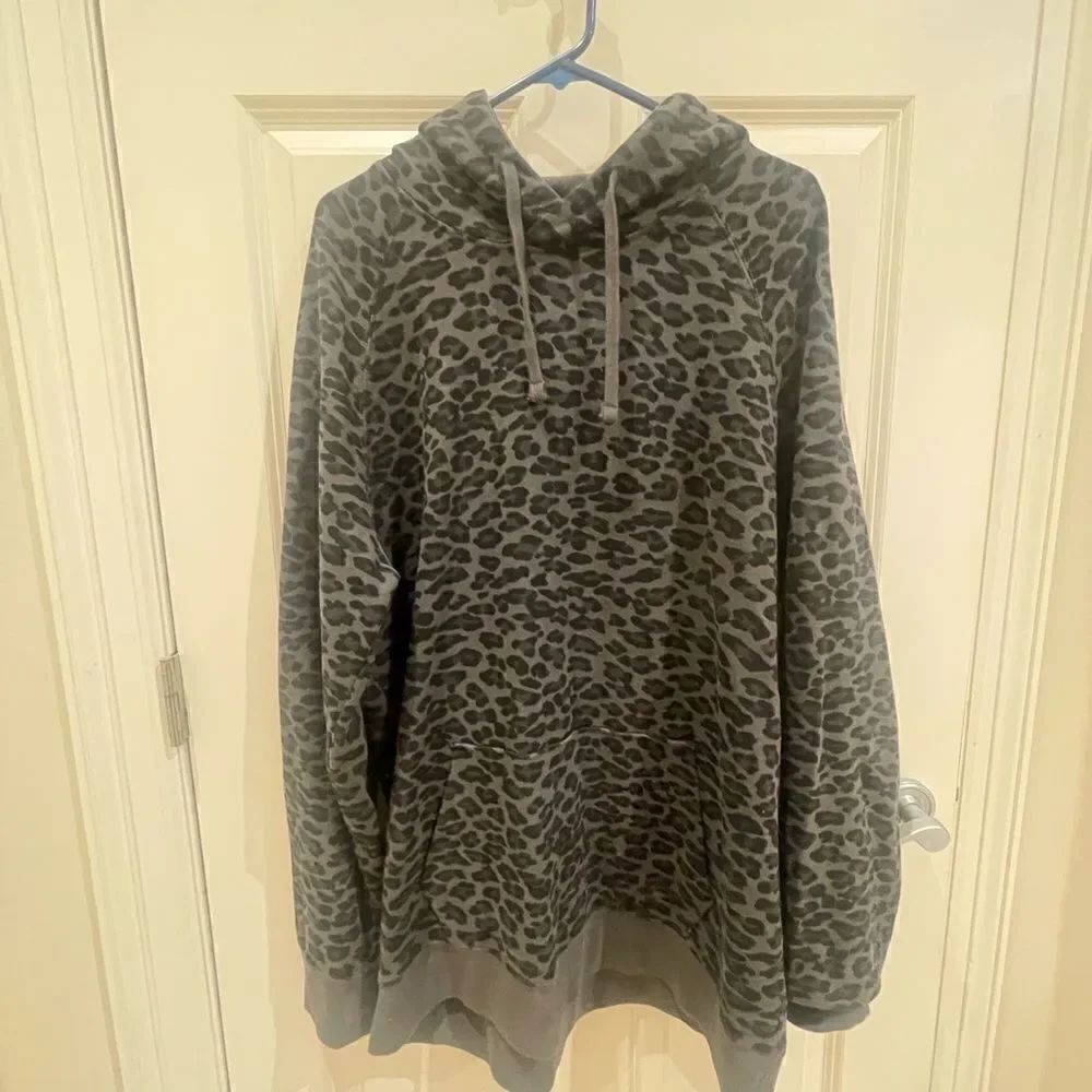 American Eagle Animal Print Hoodie!